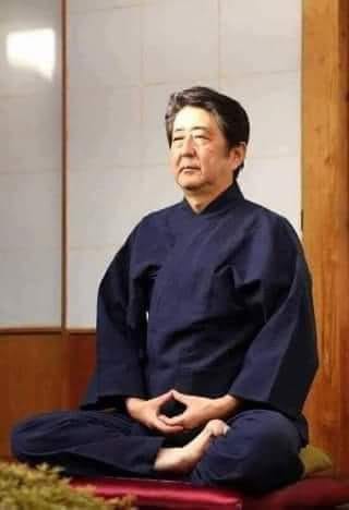Ngài Abe Shinzō nhờ Tu thiền vượt qua thử thách